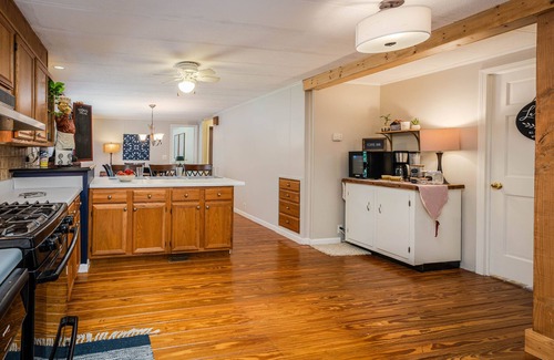 Buford House | There’s only one way to tackle life, enjoy a day at the Lake!