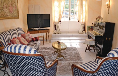 Canals House | This charming cottage is located in a hamlet ideally situated to discover the countryside as well as