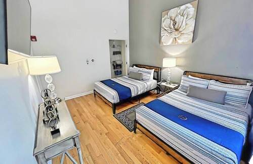 Gaslamp Quarter Hotel | This hotel is a 2 bedroom(s), 1 bathrooms, located in San Diego, CA.