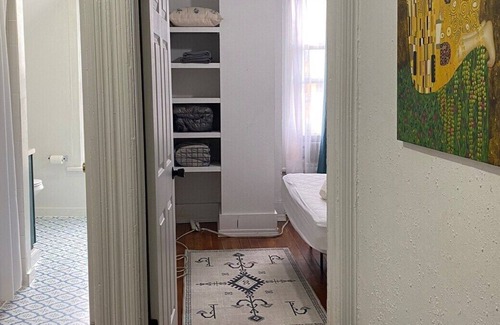 Whittier House | This house is a 2 bedroom(s), 2 bathrooms, located in Denver, CO.