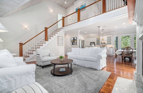 Harbor Springs House | This house is a 3 bedroom(s), 3 bathrooms, located in Harbor Springs, MI.