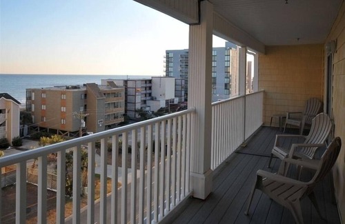 Crescent Beach Villa | This is it! Spacious Luxury 8 Bedroom Villa, Pool, Hs Internet