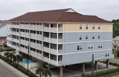 Crescent Beach Villa | This is it! Spacious Luxury 8 Bedroom Villa, Pool, Hs Internet
