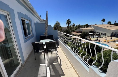Portimao Apartment | This place spells H-O-L-I-D-A-Y. Beautiful 2 bed apartment overlooking the pool