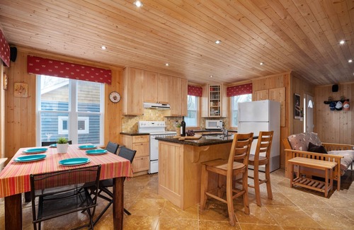 Rosseau House | This pretty oasis is tucked away in Beley Bay on historic Lake Rosseau.