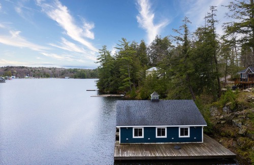 Rosseau House | This pretty oasis is tucked away in Beley Bay on historic Lake Rosseau.
