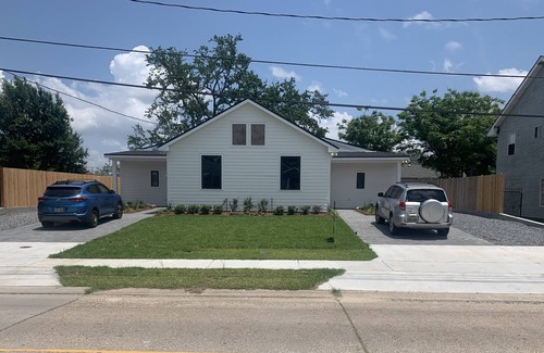Jefferson Apartment | This property is located five minutes from Ochsner Hospital and universities.