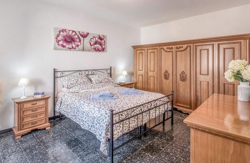Sestri Levante House | This terraced holiday home is located in the hills, just 4 km from the famous Sestri Levante and is