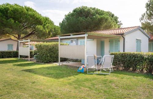 Piombino Apartment | THR - ISA-Appartament Charme, 4 beds, air conditioning and private outdoor area in Village with 6 swimming-pools, only 1 km from the beach