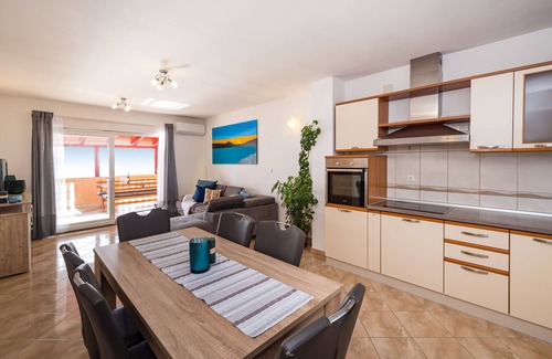 Maslenica Apartment | Three bedroom apartment near beach Maslenica, Novigrad (A-21903-a)