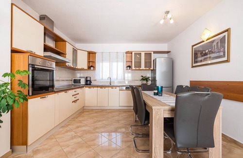 Maslenica Apartment | Three bedroom apartment near beach Maslenica, Novigrad (A-21903-a)