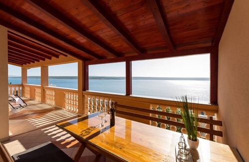 Maslenica Apartment | Three bedroom apartment near beach Maslenica, Novigrad (A-21903-a)