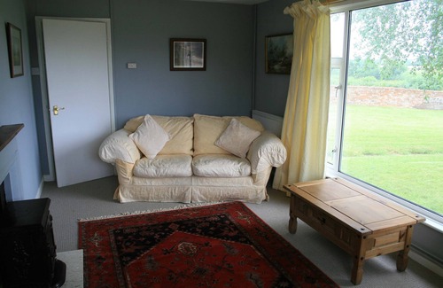 Trowbridge House | Three Bedroom bungalow in a rural setting.Ten minutes to Longleat