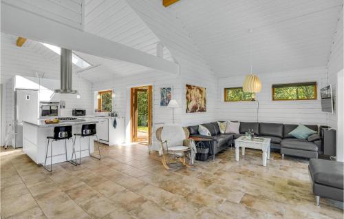 Faarevejle House | Three-Bedroom Holiday Home In Farevejle