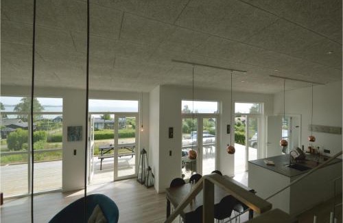 Grønninghoved Strand House | Three-Bedroom Holiday Home In Sjolund