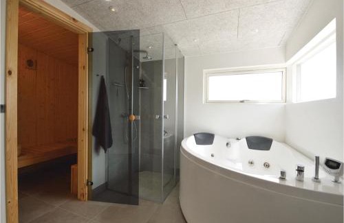 Grønninghoved Strand House | Three-Bedroom Holiday Home In Sjolund