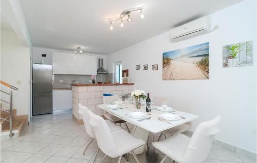 Sutivan House | Three-Bedroom Holiday Home In Sutivan
