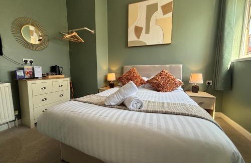 Paignton Bed & Breakfast | Three Palms Hotel