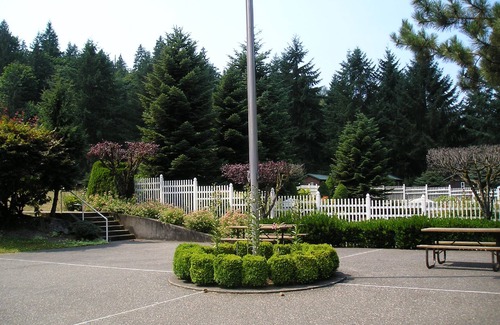 Monroe Cabin | Thunderbird RV & Camping Resort