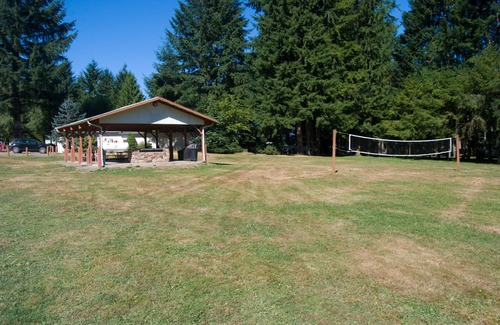 Monroe Cabin | Thunderbird RV & Camping Resort