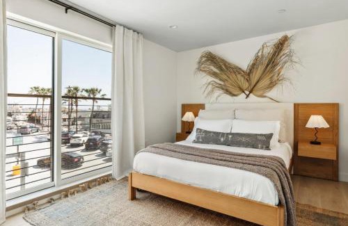 El Porto Apartment | Tide House - Unit D - Modern Oceanview 1BD w Parking