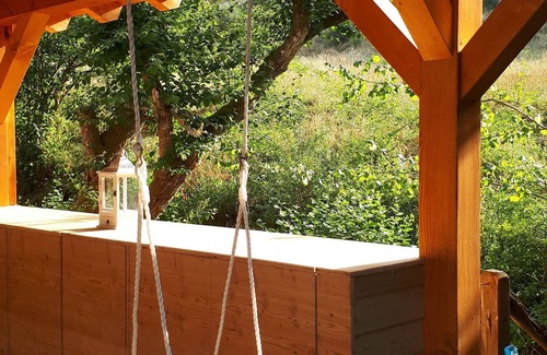 Schoenecken Ski Chalet | Tidy chalet with fireplace, located in wooded area