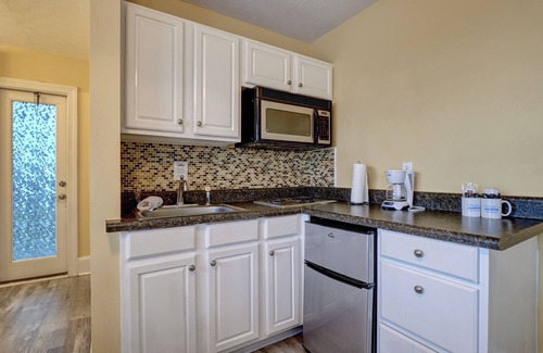 Surf City Hotel | Tiffany's Motel & Condos