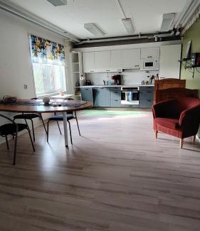 Kankaanpaa Apartment | Tilava asunto vanhalla koululla
