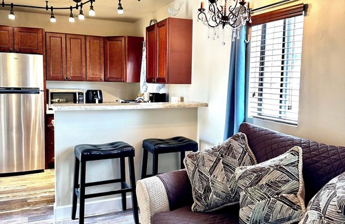 Montrose Cottage | Tilted Rooster Ranch Guesthouse - 5 Minutes from Airport & 10 From Downtown