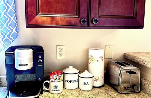 Montrose Cottage | Tilted Rooster Ranch Guesthouse - 5 Minutes from Airport & 10 From Downtown