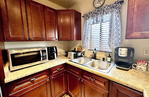Montrose Cottage | Tilted Rooster Ranch Guesthouse - 5 Minutes from Airport & 10 From Downtown