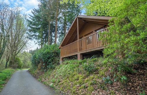 Westleigh Ski Chalet | Timber lodge set by the lake with one double and one twin.