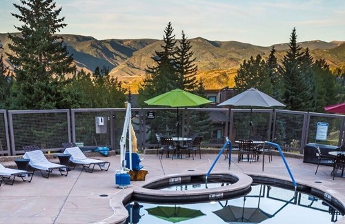 Snowmass Village Condo | 🌲Timberline 305 Studio Loft Standard ~ Hot Tub~Pool~WiFi~Ski-in/out~Local Shuttle🌲