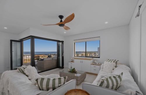 Caloundra Apartment | Tingles on Dingle