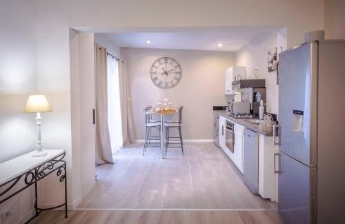 Carosse Apartment | Tiny Badamier Blanc appartement 4 étoiles 2 à 4 personnes piscinelle chauffée