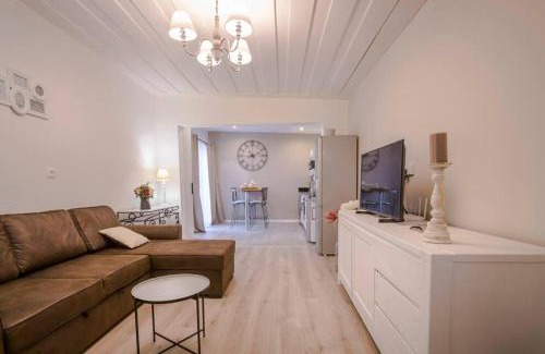 Carosse Apartment | Tiny Badamier Blanc appartement 4 étoiles 2 à 4 personnes piscinelle chauffée