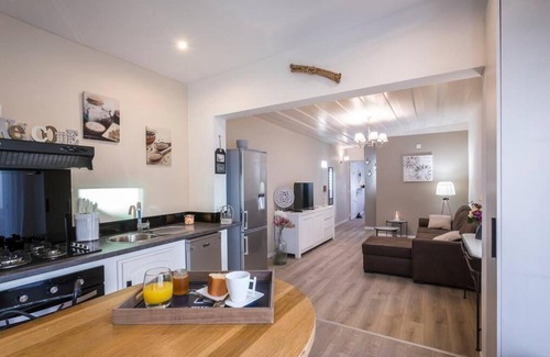 Carosse Apartment | Tiny Badamier Blanc appartement 4 étoiles 2 à 4 personnes piscinelle chauffée