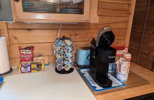 Lubec Cabin | Tiny cabin BIG CHARM/Military discount/Fire pit/Beach/No pet fee