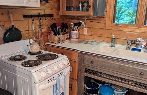 Lubec Cabin | Tiny cabin BIG CHARM/Military discount/Fire pit/Beach/No pet fee