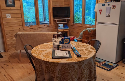 Lubec Cabin | Tiny cabin BIG CHARM/Military discount/Fire pit/Beach/No pet fee