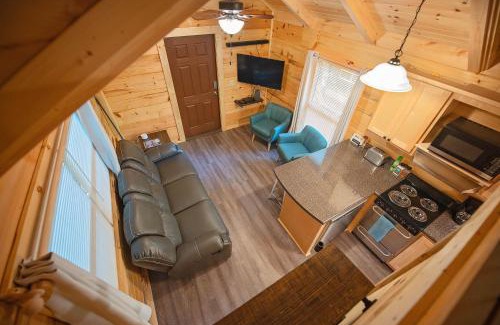 Lookout Valley Neighborhood Association House | Tiny Cabin Village Private Hot Tub Lynda Cabin