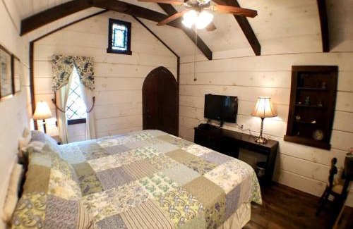 Sevierville House | Tiny Home Cottage Near the Smokies #4 Stella