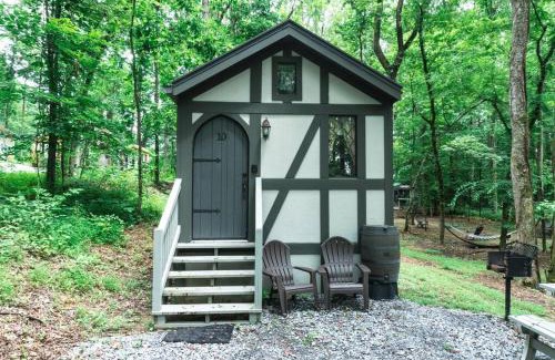 Sevierville House | Tiny Home Cottage Near the Smokies #10 Helena
