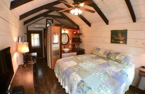 Sevierville House | Tiny Home Cottage Near the Smokies #10 Helena