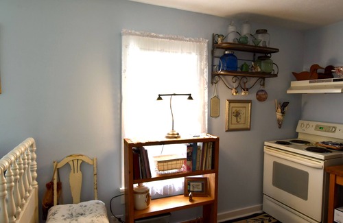 Brenham Cottage | Tiny House at Historic Holle House