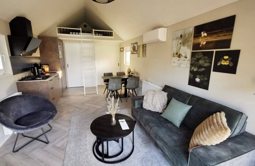 Rheden House | Tiny house time-out with lake view. In Holland, quiet, comfortable, directly on the beach.