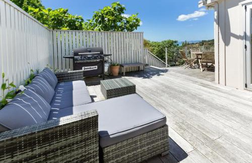 Oneroa House | Tiri Cottage - Sea Views in Oneroa by Waiheke Unlimited