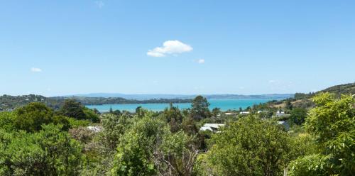 Oneroa House | Tiri Cottage - Sea Views in Oneroa by Waiheke Unlimited