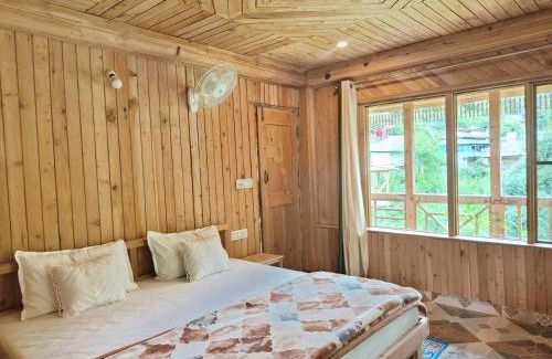 Banjar House | Tirthan Majestic View Homestay