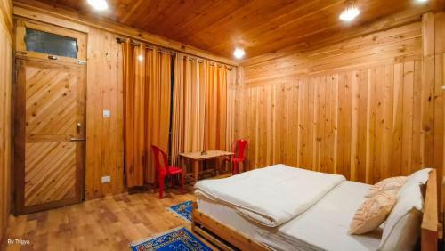 Gushaini House | Tirthan Pine View Home stay